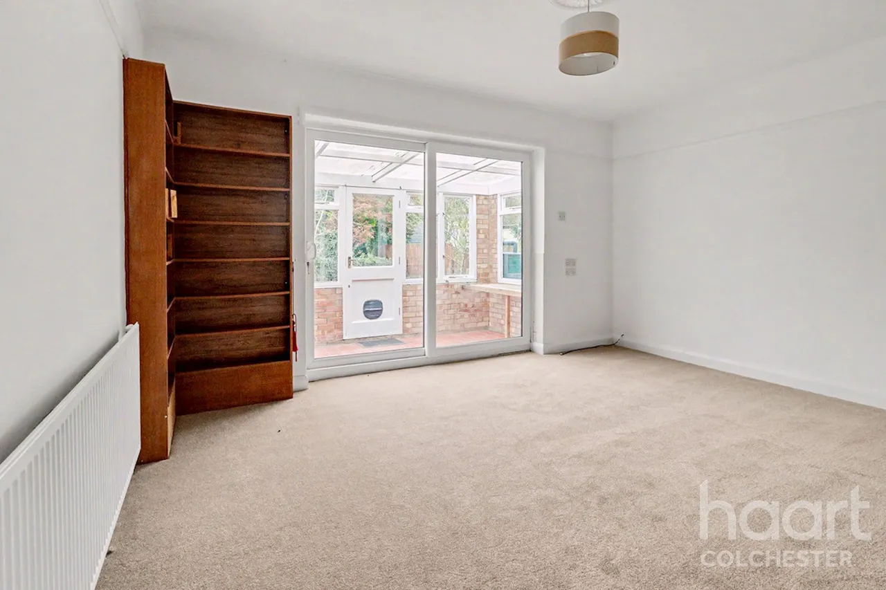 The Heath, CO11, photo 16