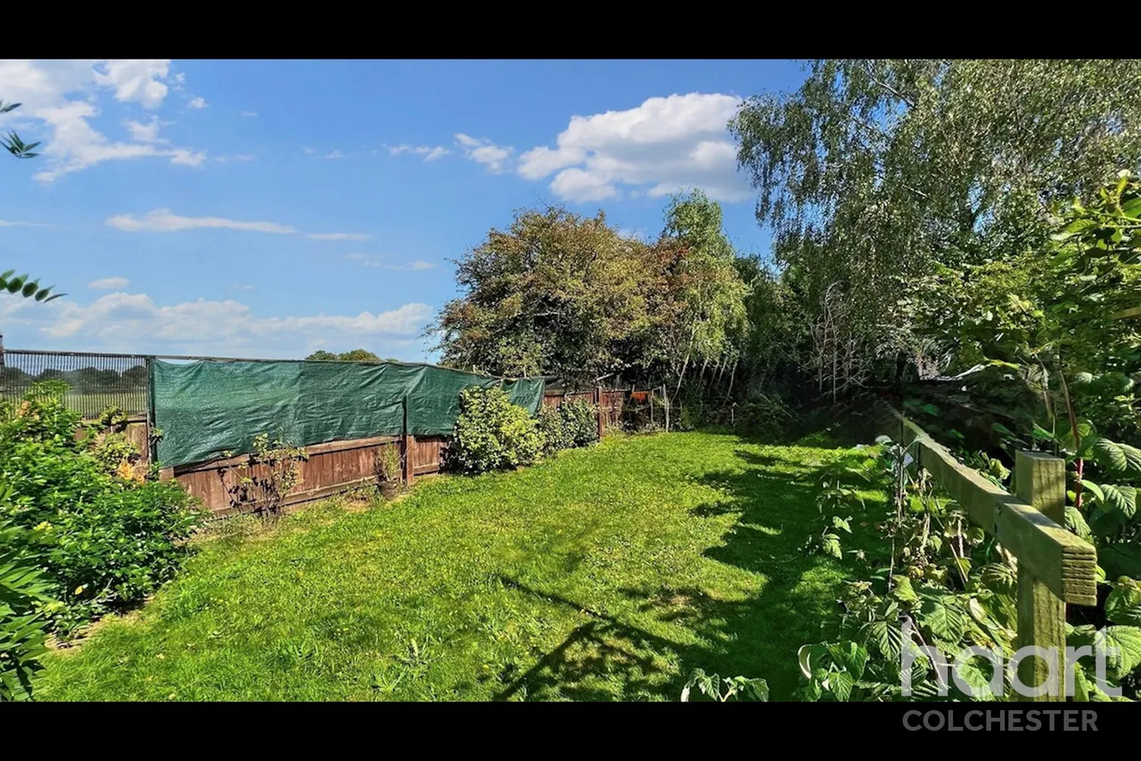 The Heath, CO11, photo 24