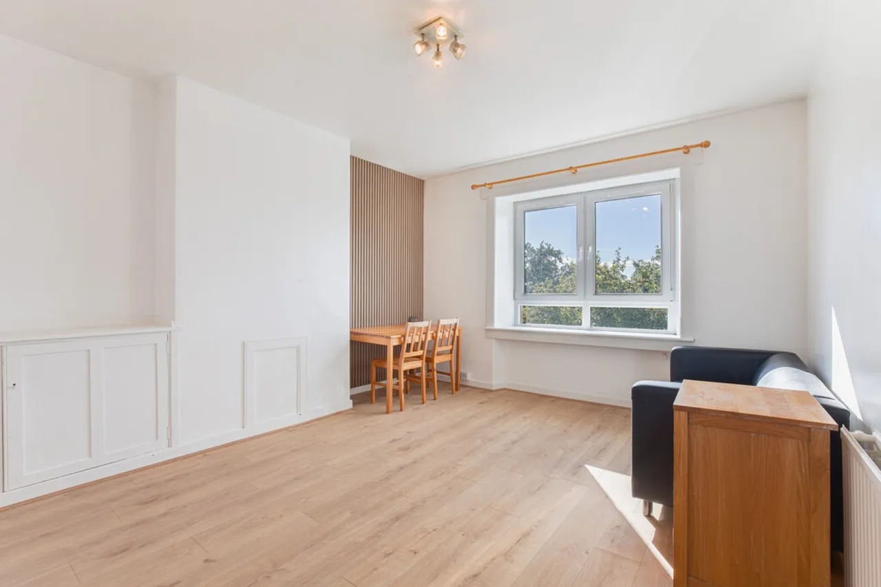 2 bed flat to rent, School Road, Aberdeen, AB24