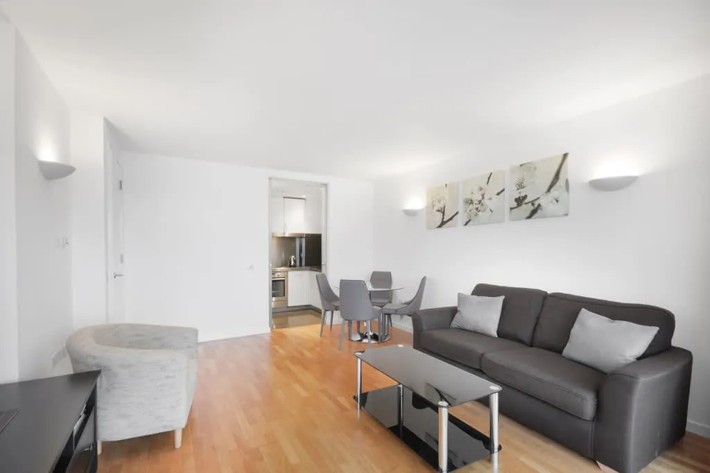 Fairmont Avenue, E14, photo 4
