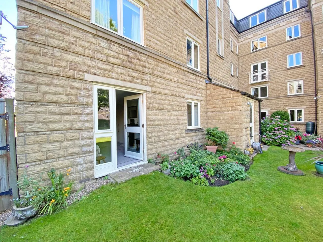 The Adelphi Cold Bath Road, Harrogate, HG2, photo 2
