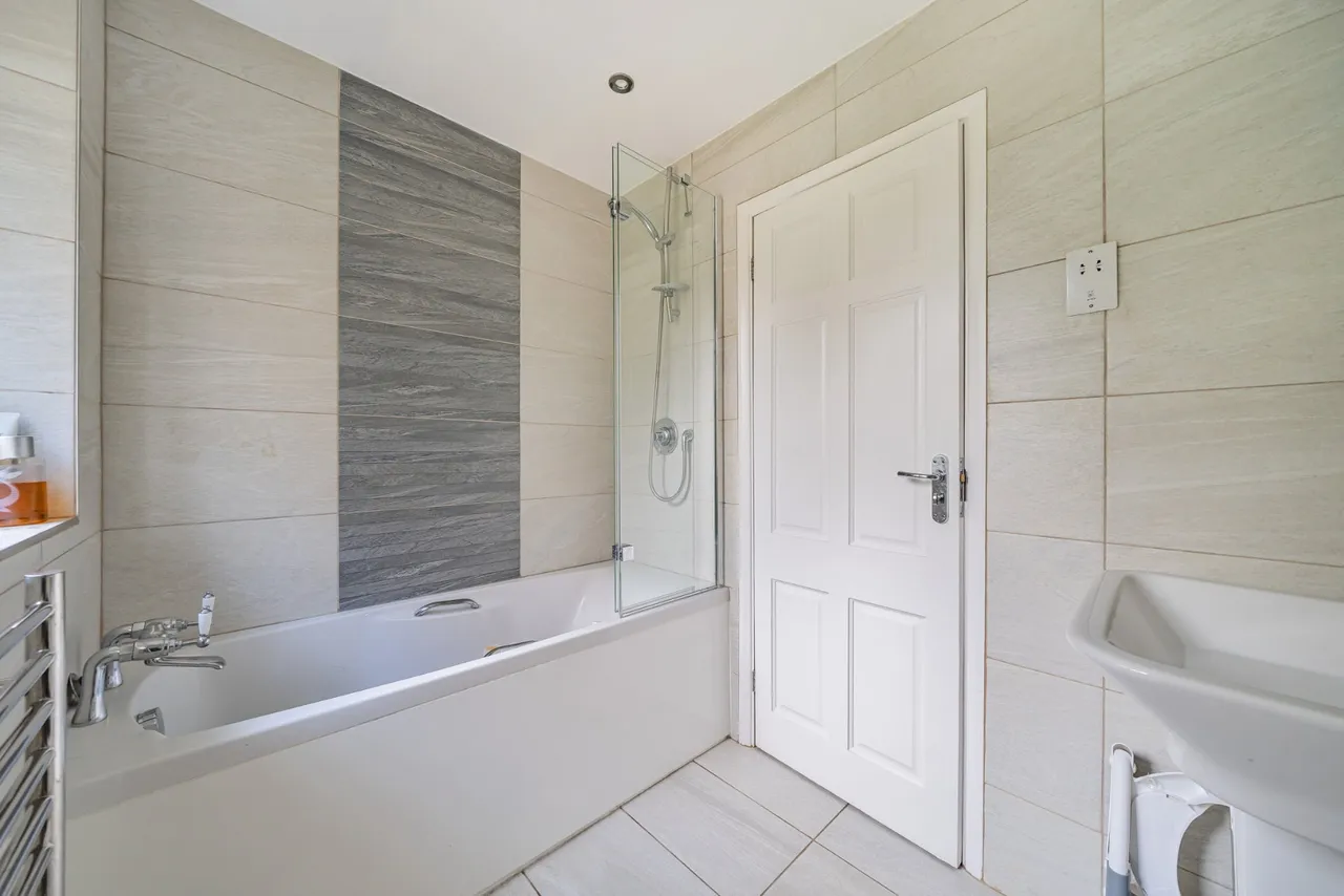 Fairford Close, West Byfleet, KT14, photo 14