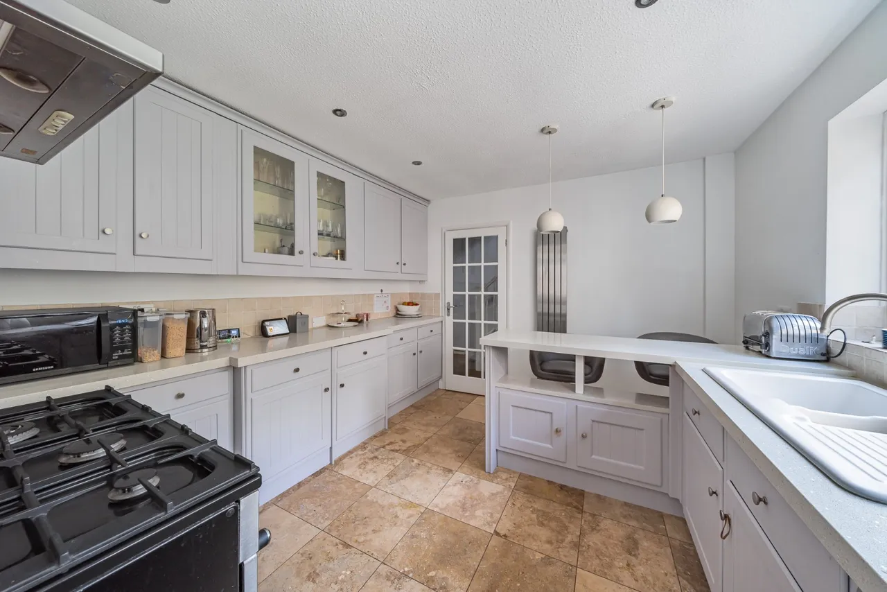 Fairford Close, West Byfleet, KT14, photo 4