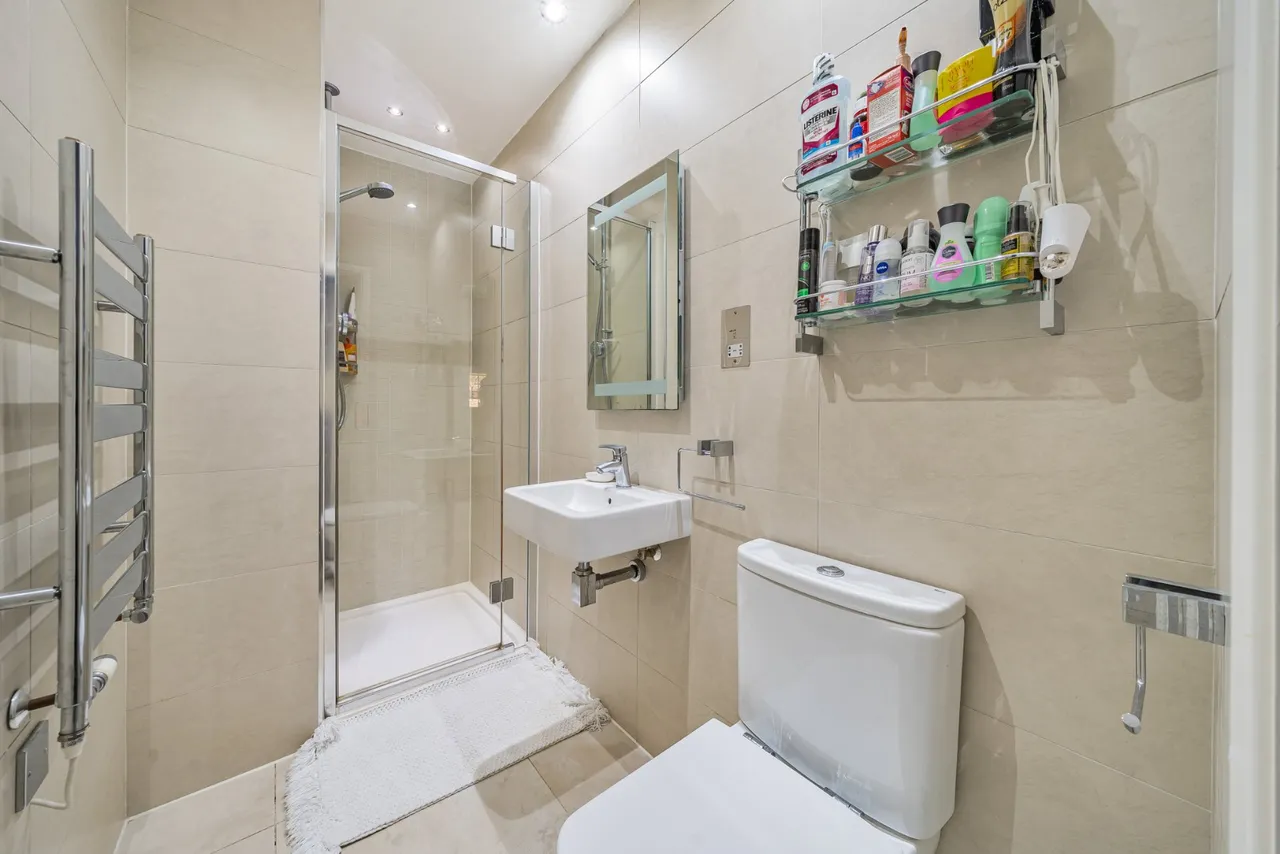 Fairford Close, West Byfleet, KT14, photo 11