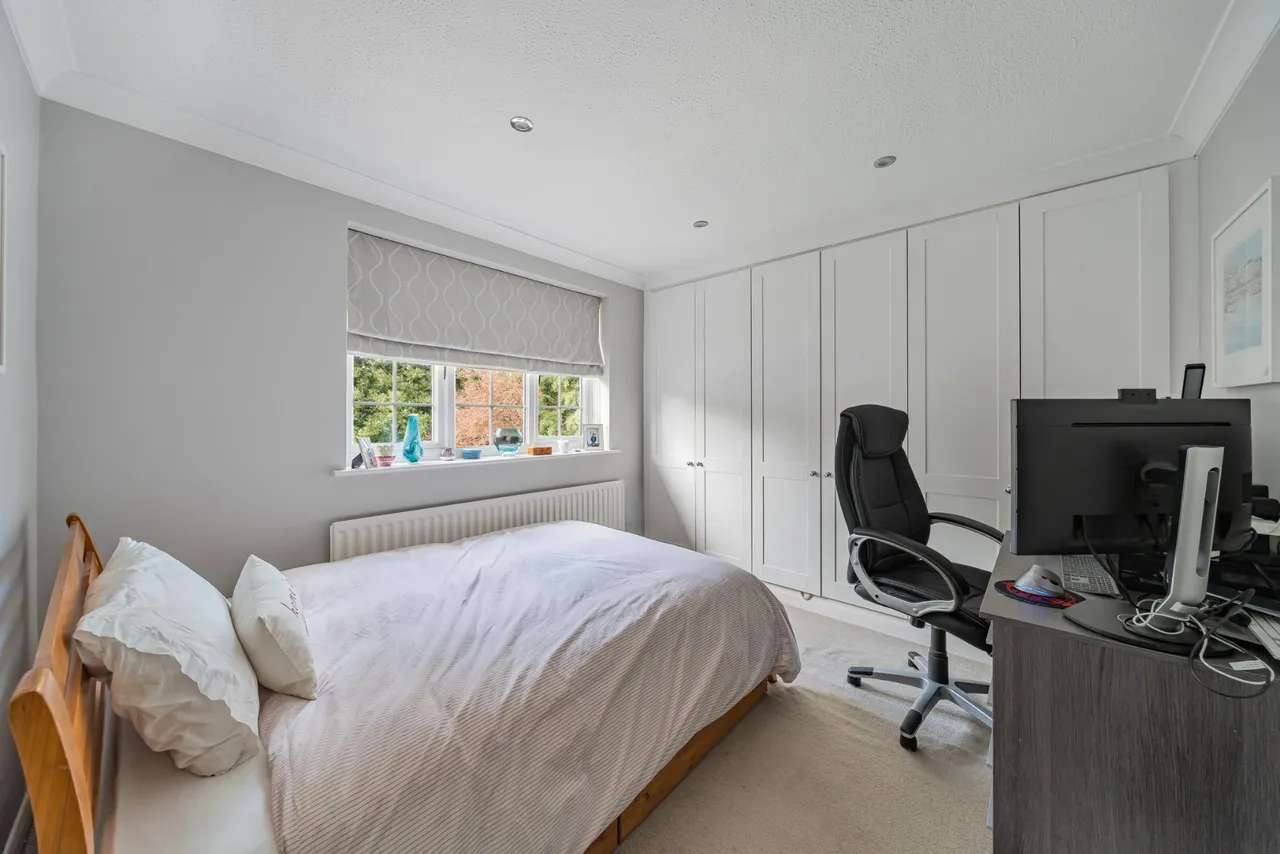 Fairford Close, West Byfleet, KT14, photo 12