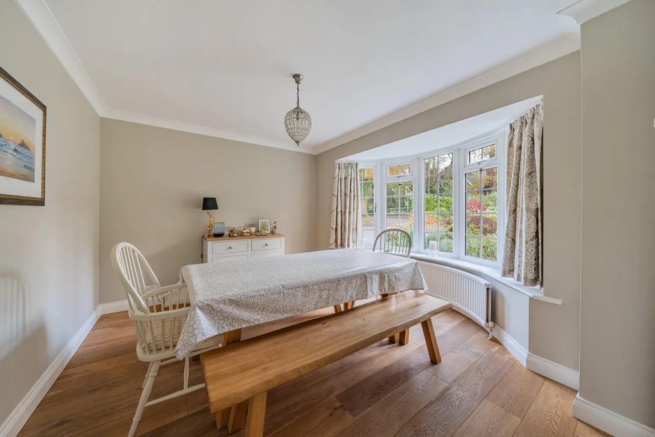 Fairford Close, West Byfleet, KT14, photo 3