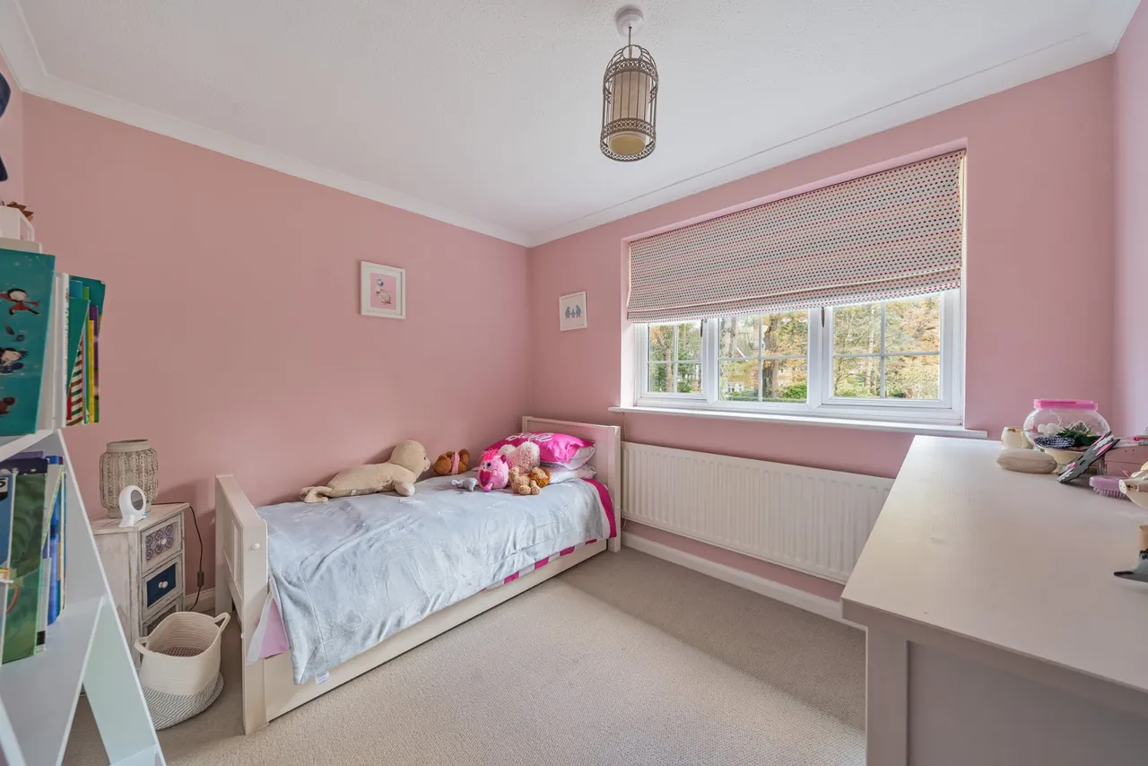 Fairford Close, West Byfleet, KT14, photo 13