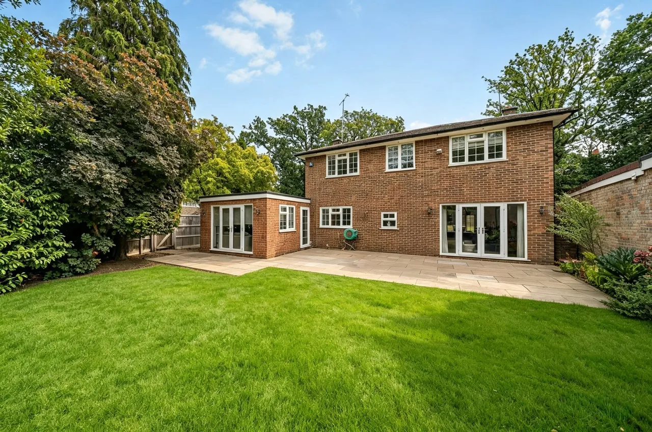 Fairford Close, West Byfleet, KT14, photo 17
