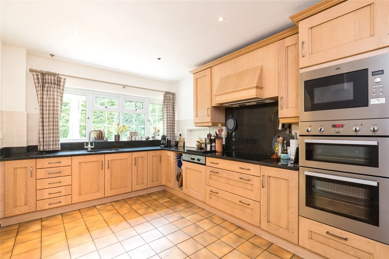 Old Avenue, West Byfleet, Surrey, KT14, photo 7