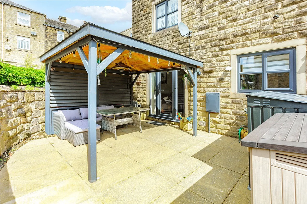 Station Approach, Delph, OL3, photo 21