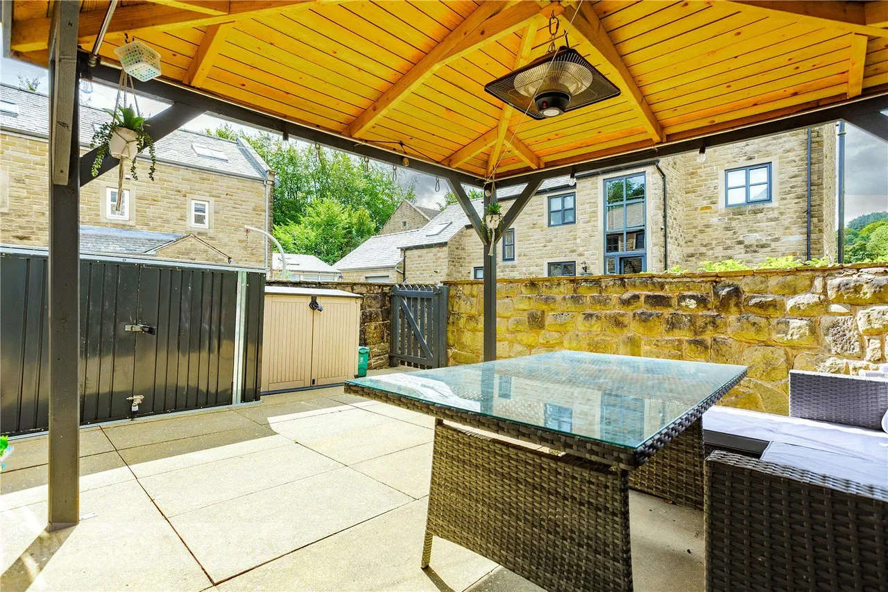 Station Approach, Delph, OL3, photo 22