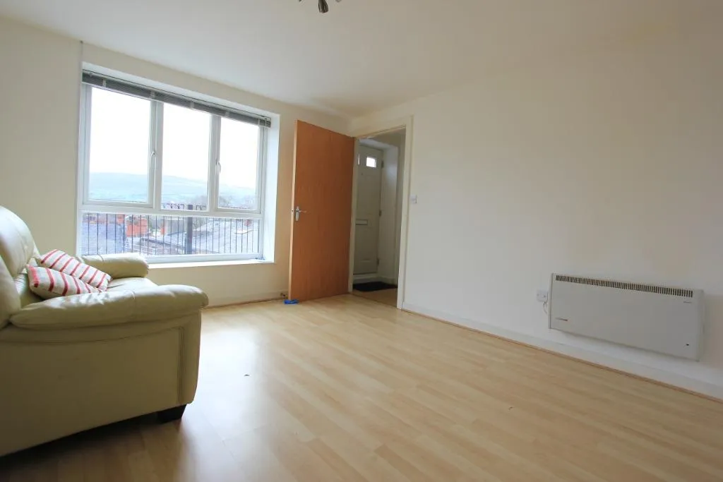Waterloo Road, Stalybridge, SK15, photo 6