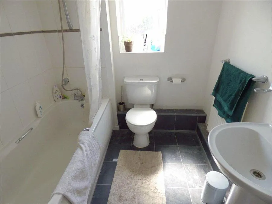 Fallow Crescent, Hedge End, SO30, photo 7