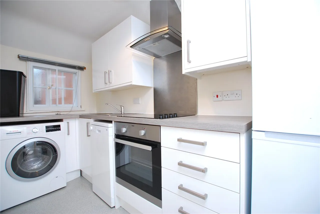 High Street, Guildford, GU1, photo 2