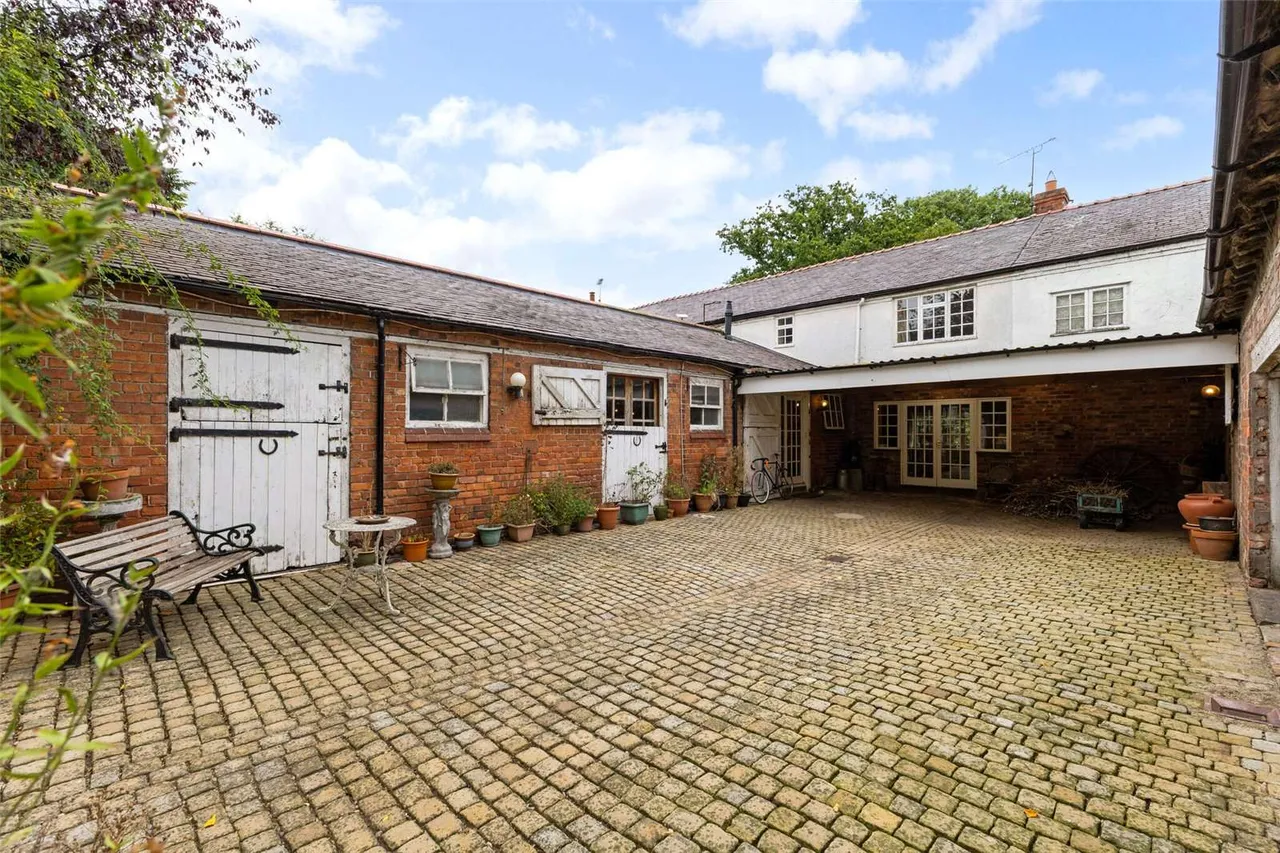 5 bed house for sale — Aldford Road, Huntington, Chester, Cheshire, CH3 6EA