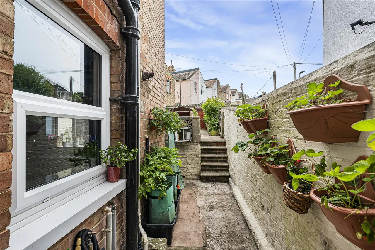 Brighton Road, Newhaven, photo 30