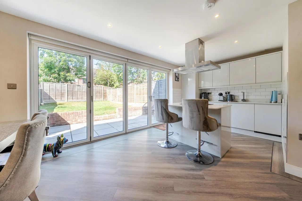 3 bed flat for sale — Framlingham Crescent, SE9