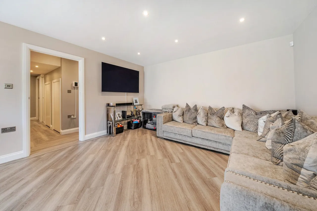 Framlingham Crescent, SE9, photo 15