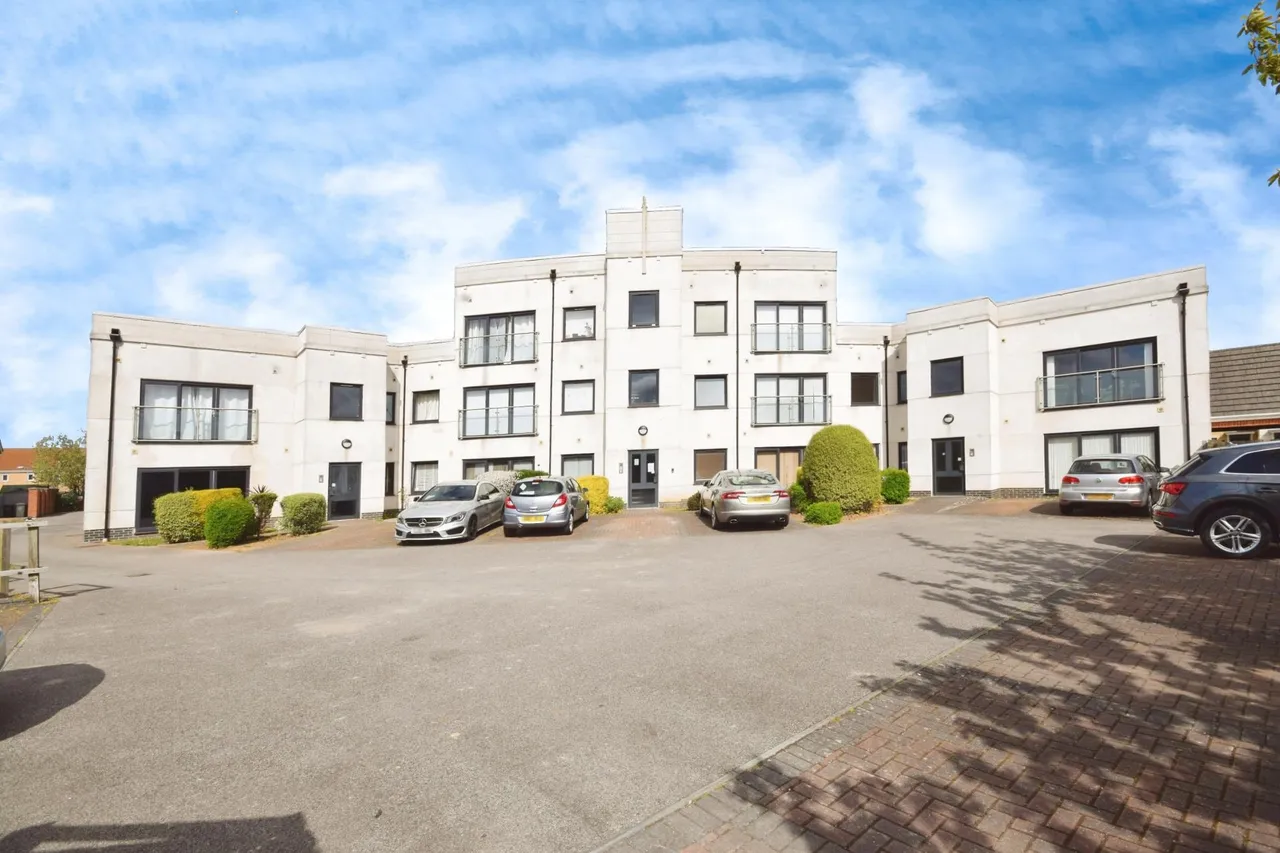 2 bed flat for sale, Belton Park Road, Skegness, PE25