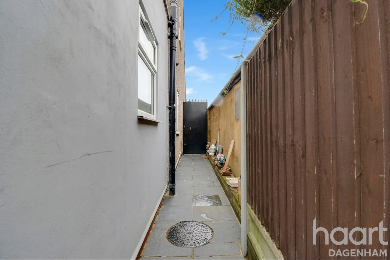 Hatfield Road, Dagenham, RM9, photo 12