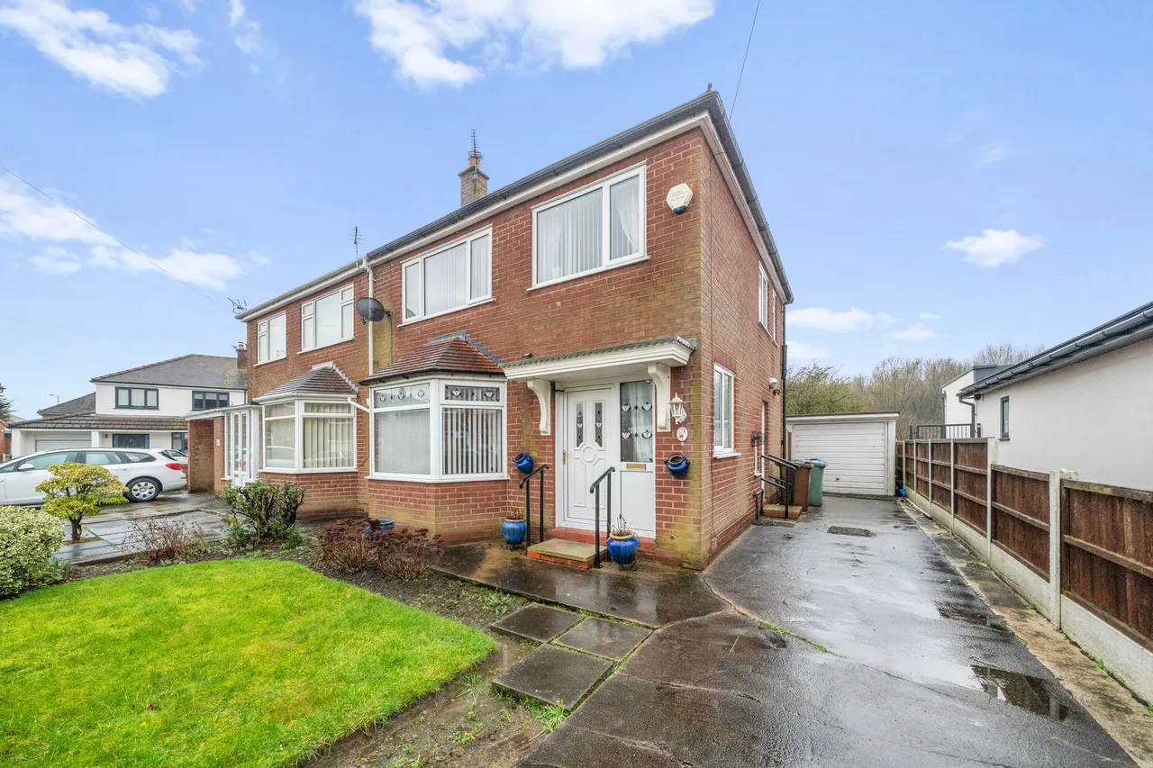 3 bed house for sale — Hoylake Close, Leigh, WN7 3UG