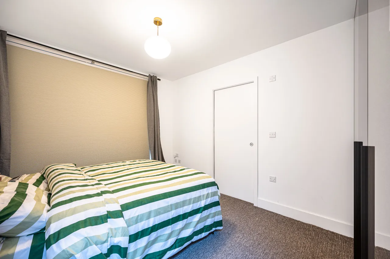 25 Edgewood Mews, London, photo 9