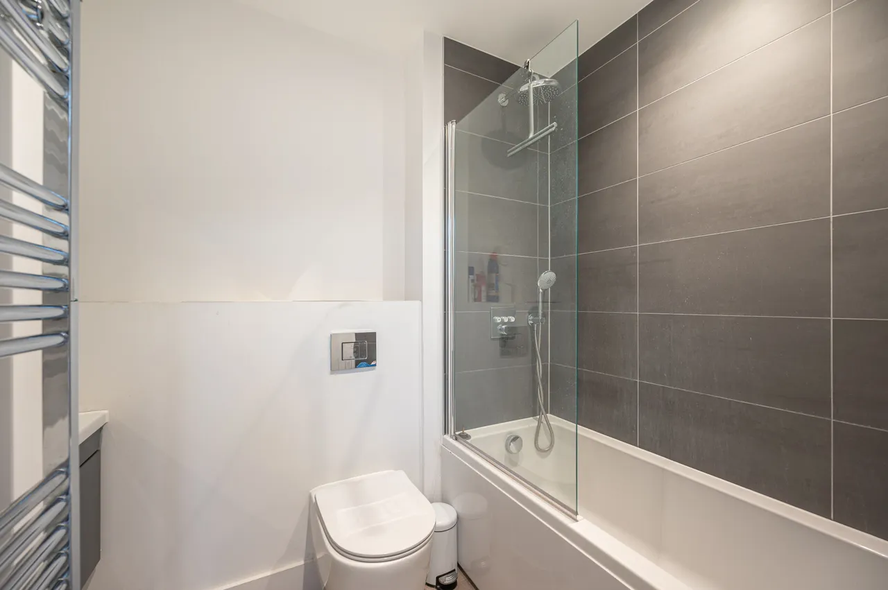 25 Edgewood Mews, London, photo 8