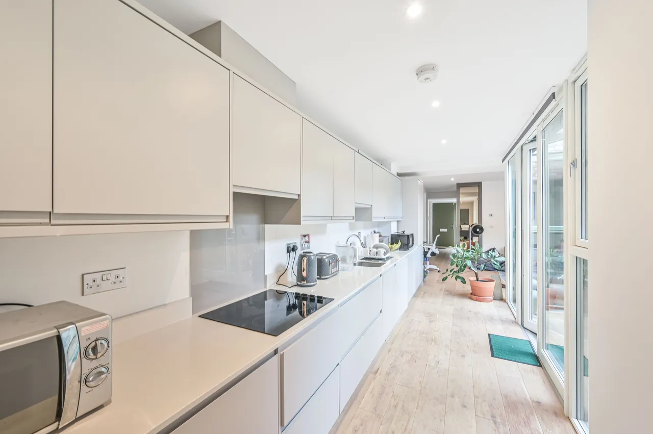 25 Edgewood Mews, London, photo 10