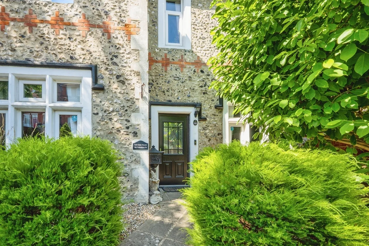 Folkestone Road, Dover, Kent, CT17, photo 18
