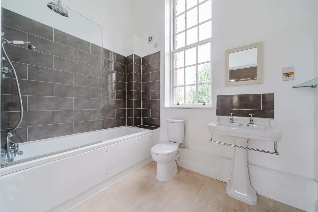 Cardwells Keep, Guildford, GU2, photo 8