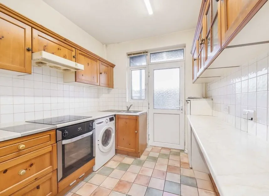 Upper Sunbury Road, Hampton, TW12, photo 3