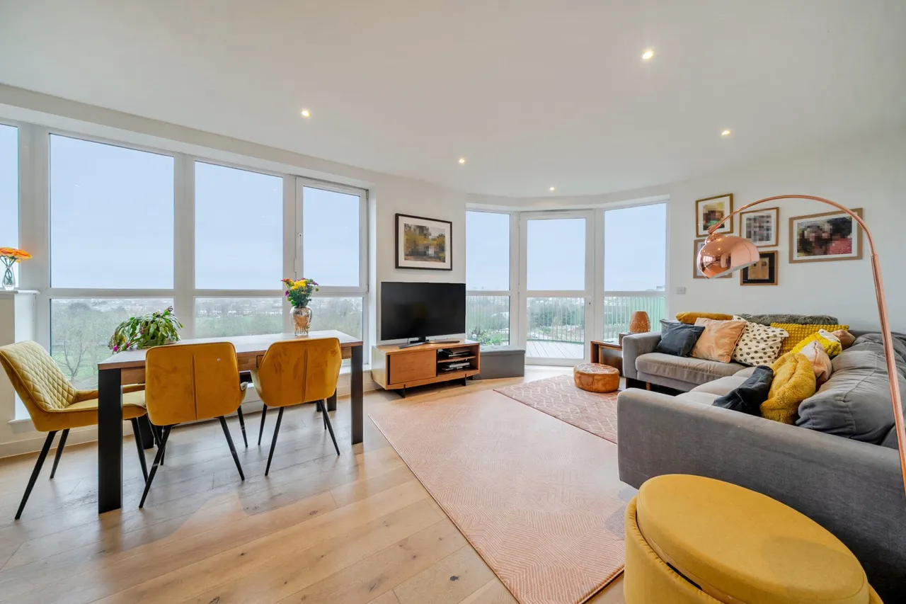 2 bed flat for sale — Astell Road, SE3