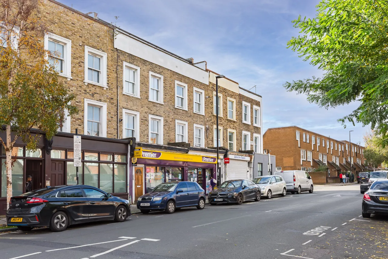92b Mackenzie Road, London, photo 3