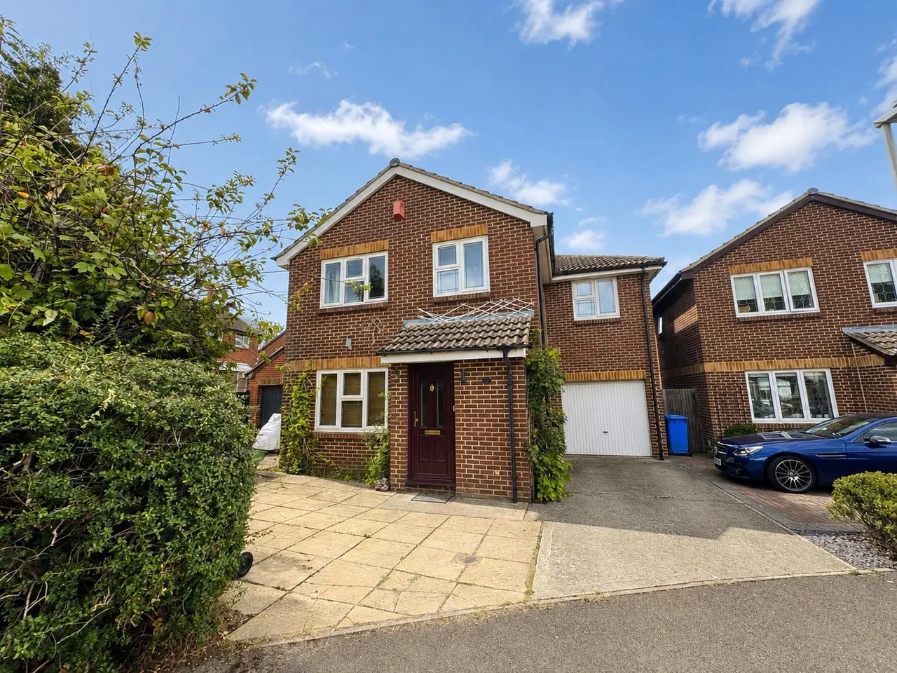 5 bed house for sale — Larch Way, Farnborough, Hampshire, GU14 0QN