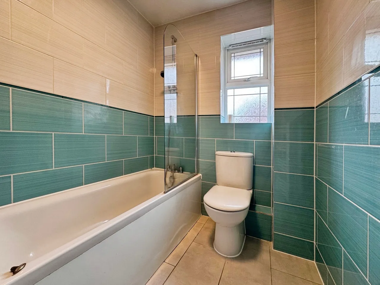 Larch Way, Farnborough, Hampshire, GU14 0QN, photo 5