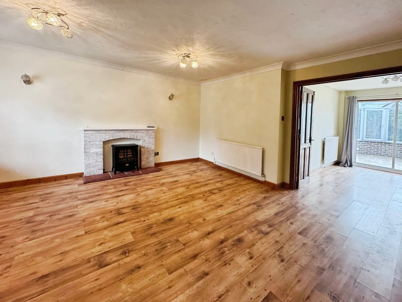 Larch Way, Farnborough, Hampshire, GU14 0QN, photo 2