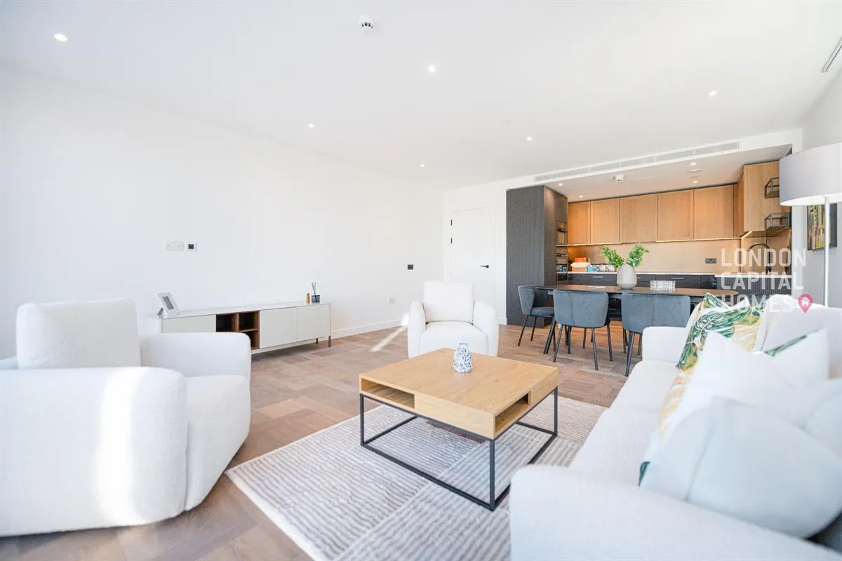 3 bed flat for sale, Merino Gardens, London