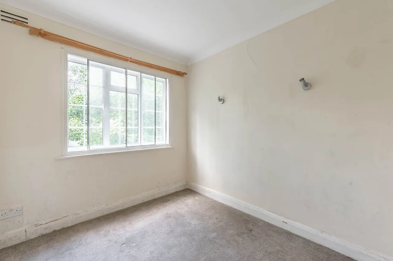 3b Nugents Court, St Thomas Drive, Pinner, photo 4