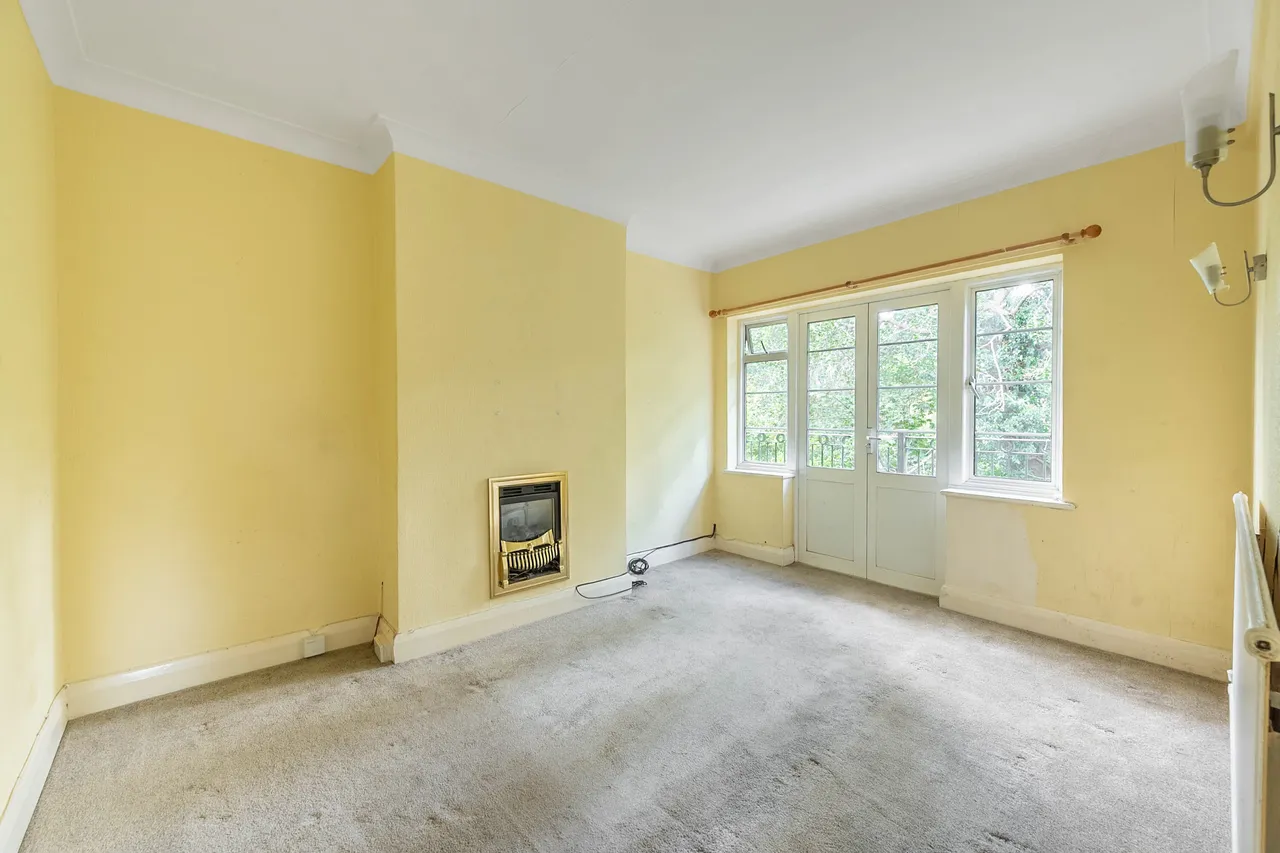 3b Nugents Court, St Thomas Drive, Pinner, photo 2
