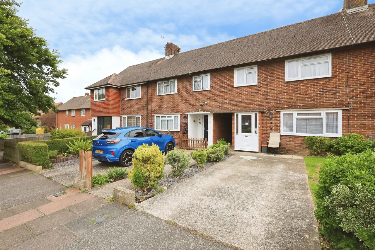 3 bed house for sale — Pulborough Avenue, Eastbourne