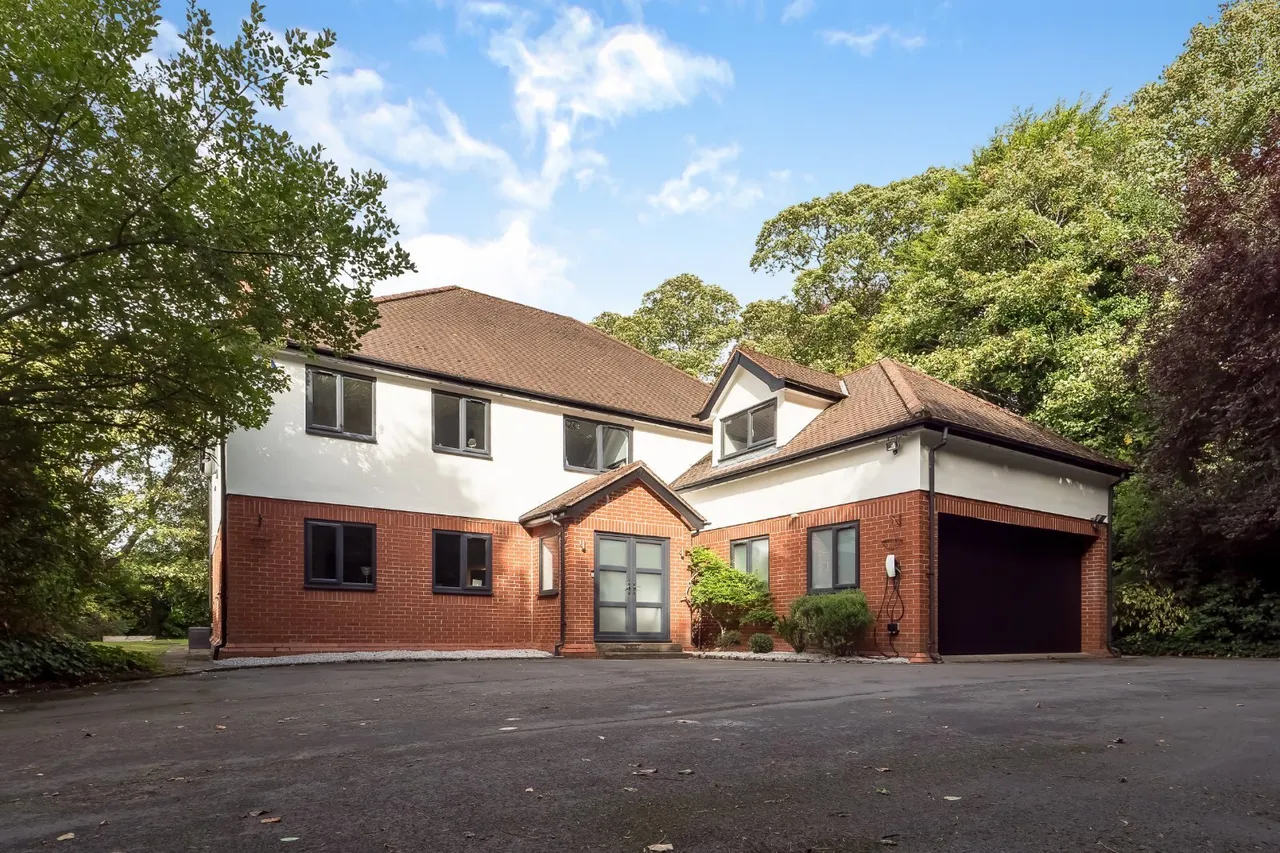 6 bed flat for sale, The Paddocks, Hale Barns, WA15