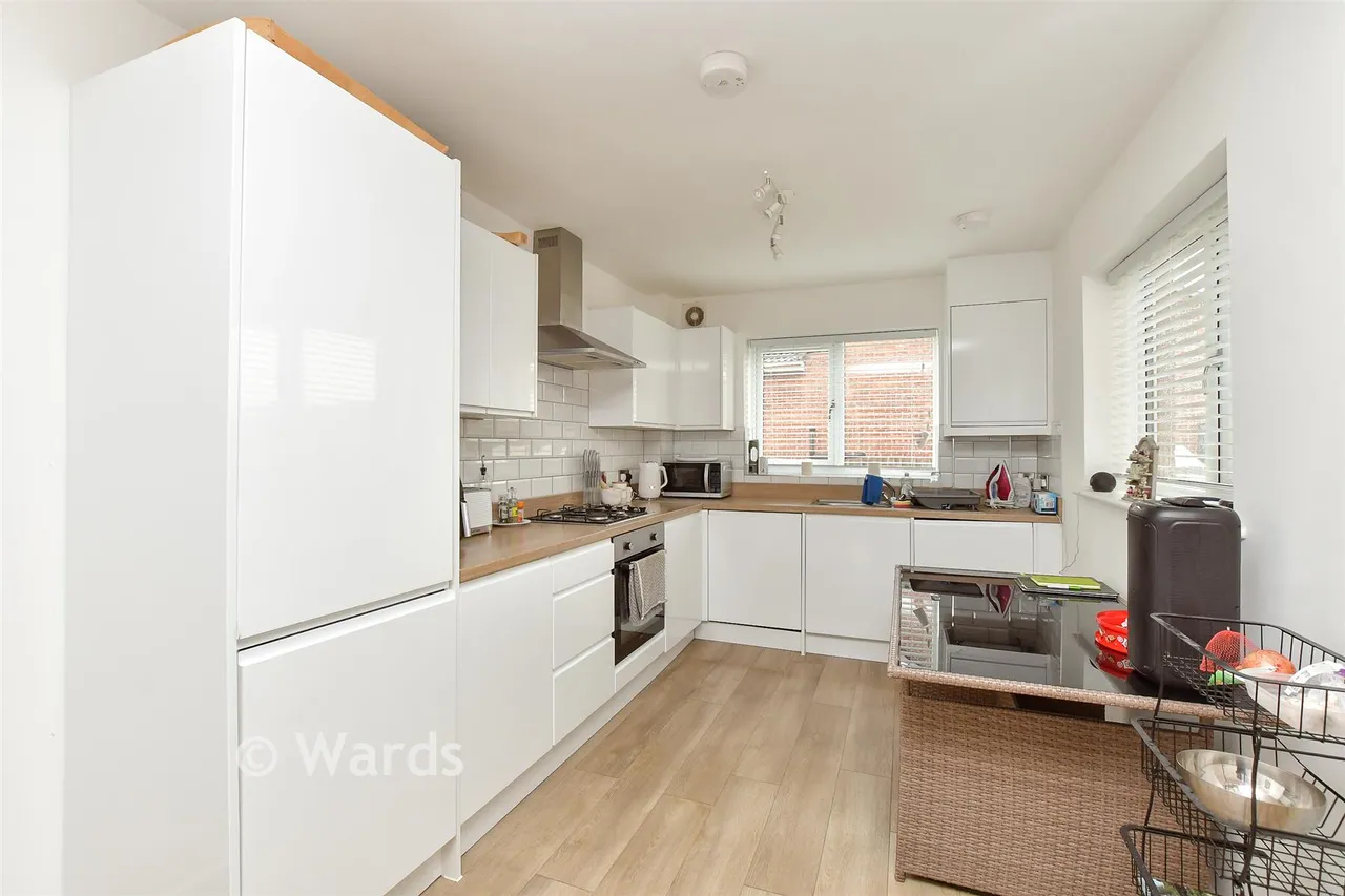 Lucas Close, Queenborough, ME11, photo 4