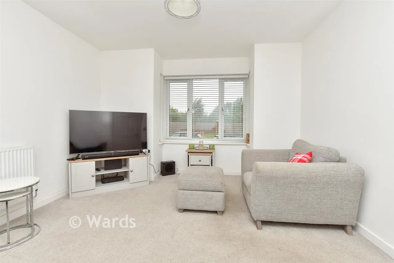 Lucas Close, Queenborough, ME11, photo 2