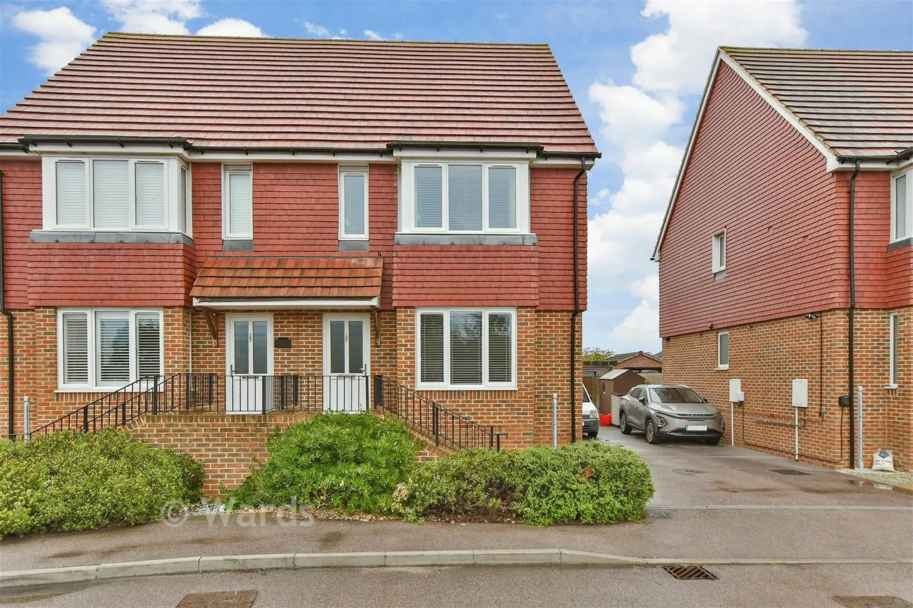 3 bed house for sale, Lucas Close, Queenborough, ME11