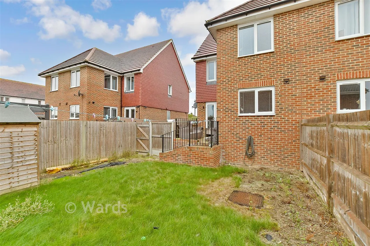 Lucas Close, Queenborough, ME11, photo 12