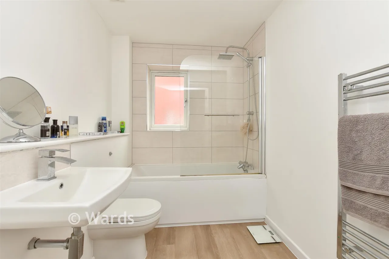 Lucas Close, Queenborough, ME11, photo 10