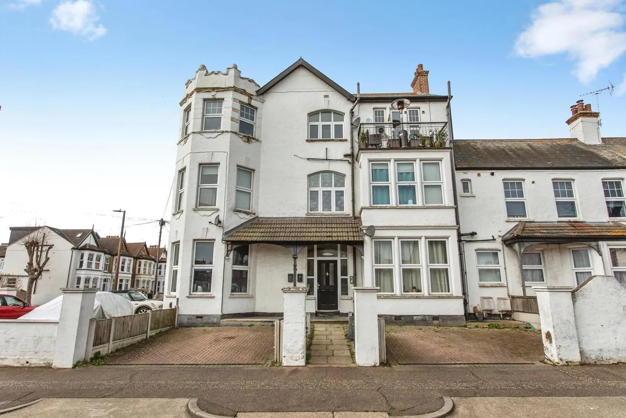 2 bed flat for sale — Cromer Lodge, Cromer Road, Southend-on-Sea, Essex, SS1