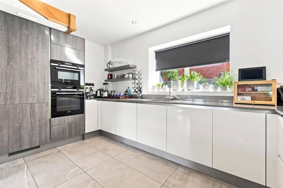 with 5 bedrooms in Reed, Royston, SG8, photo 2