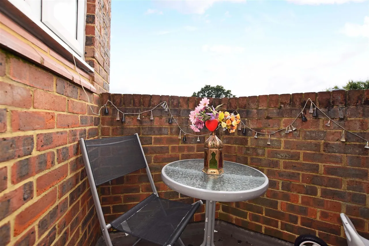 Stanborough Close, Hampton, TW12, photo 8