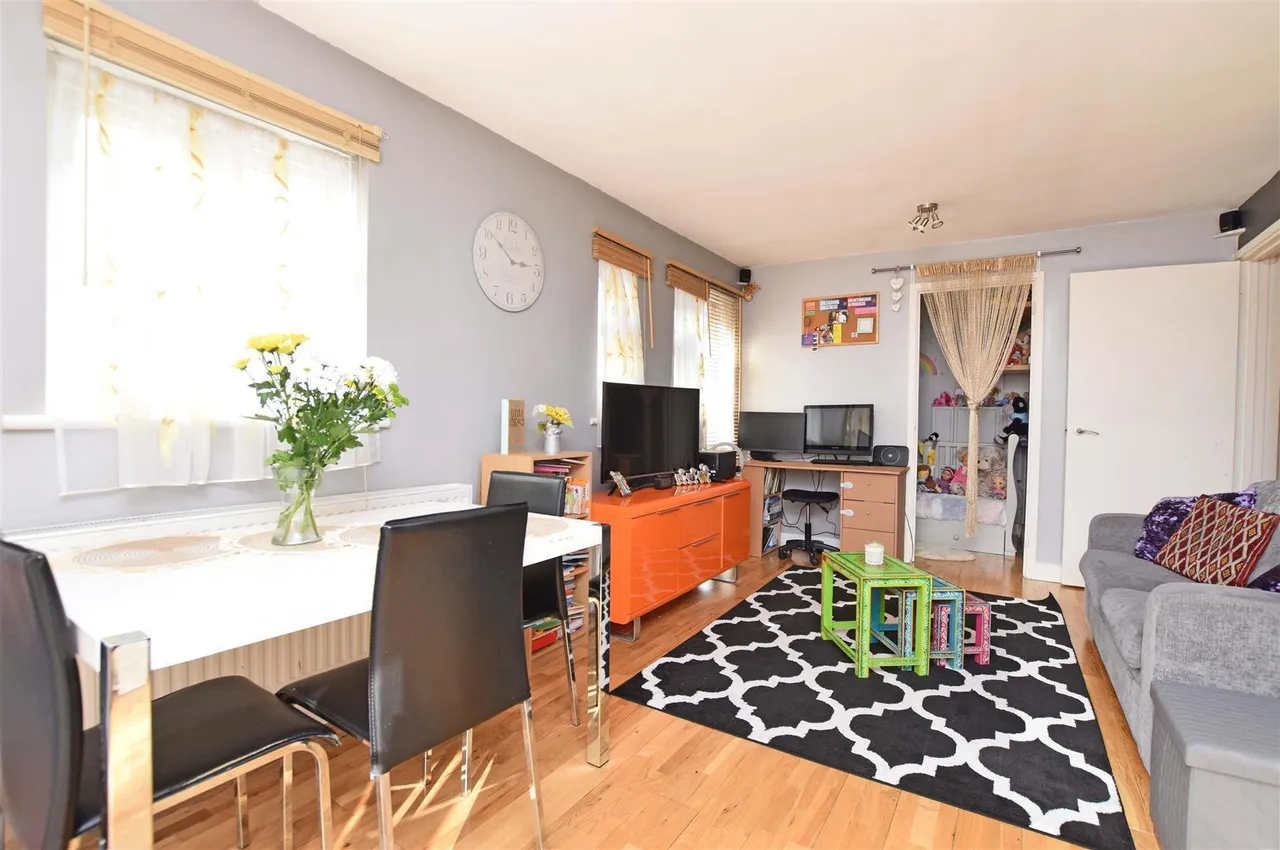 Stanborough Close, Hampton, TW12, photo 9